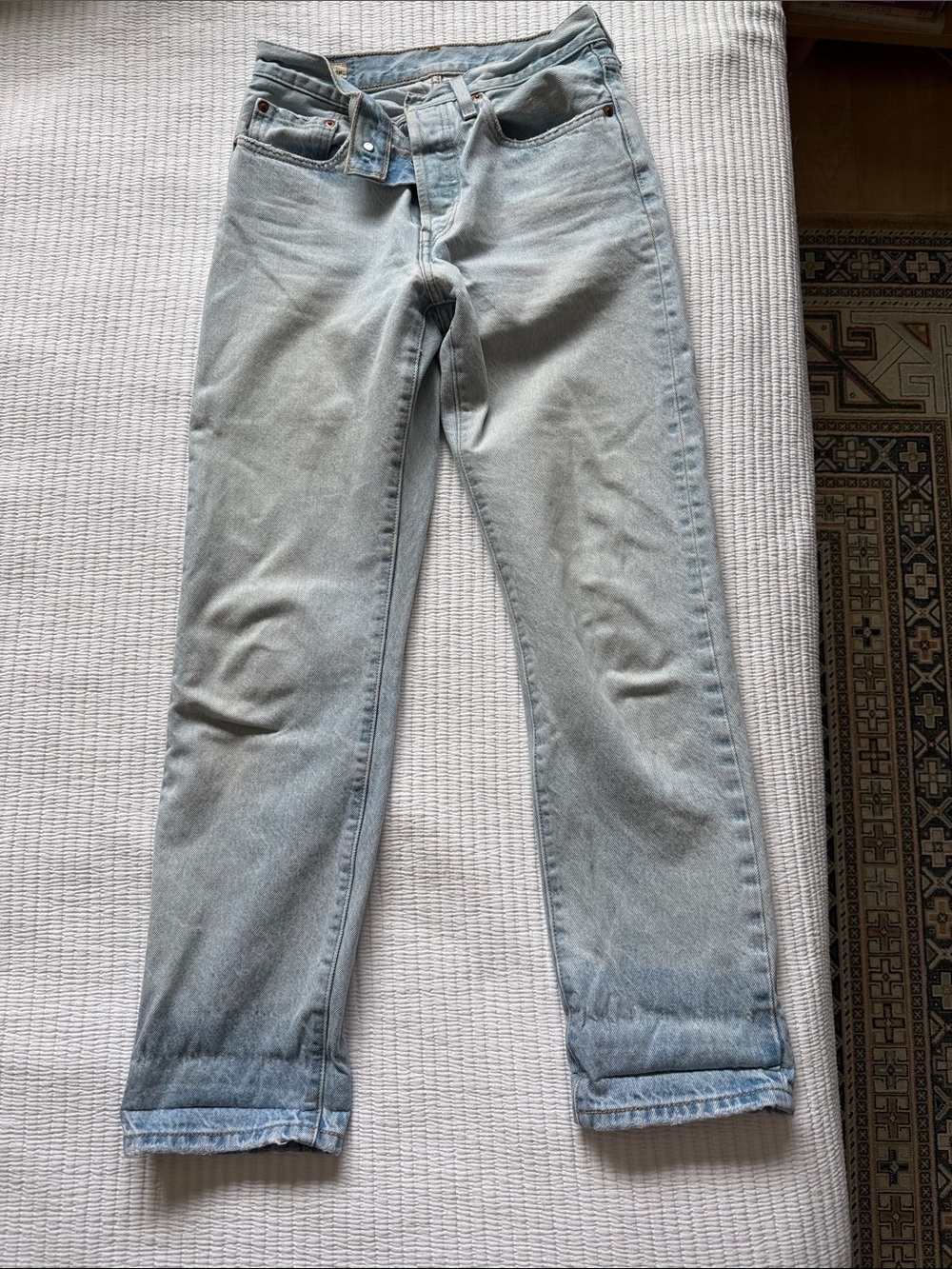 Light Wash women’s Straight Leg Levi Jeans - Classic Casual